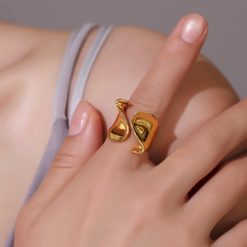 Solid geometry lady ring