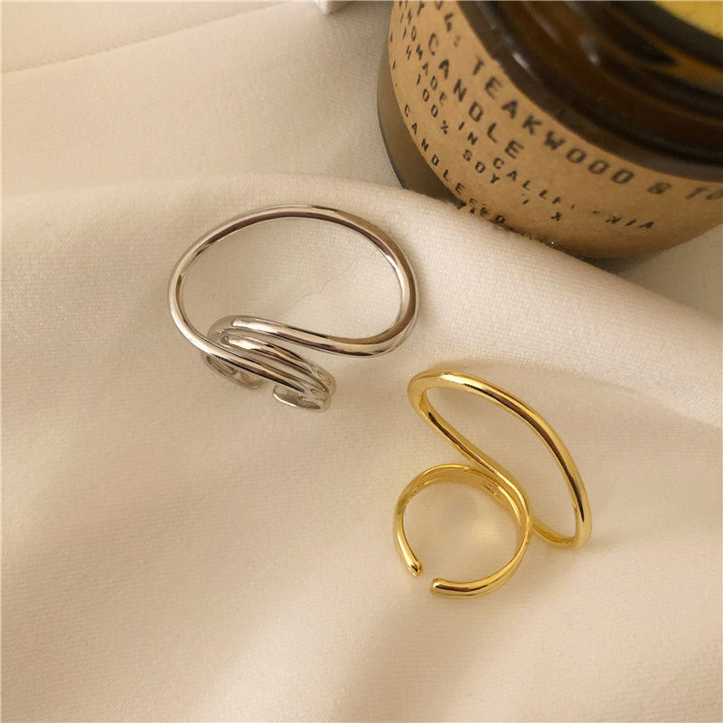 Irregular Exaggerated Large Circle Multi-dimensional Twisted Geometric Ring