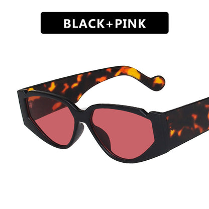 Triangle notch sunglasses with pattern temples