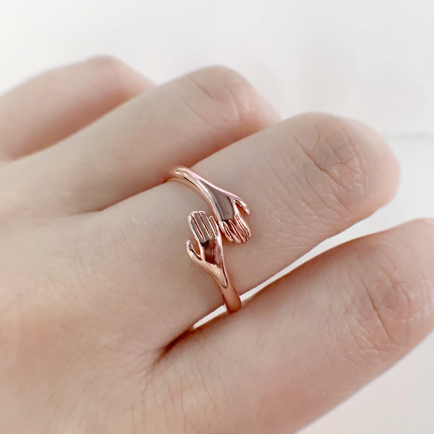 Women's Fashion Simple Three-Hand Embrace Ring