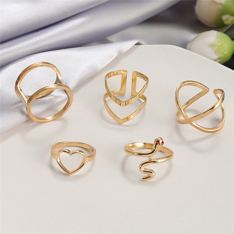 Fashionable Snake-shaped Diamond Ring