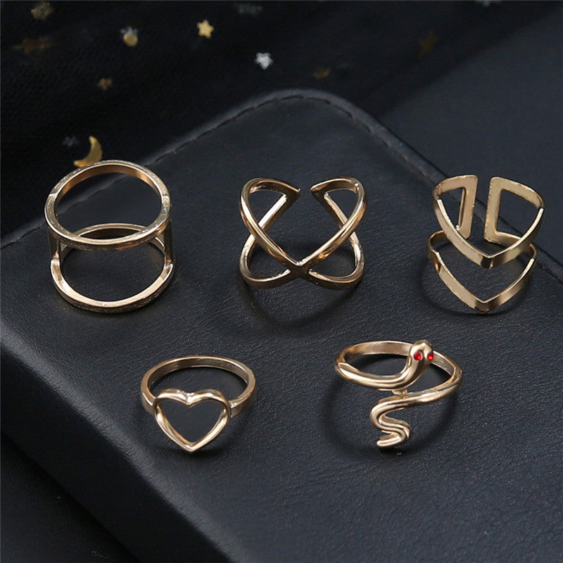 Fashionable Snake-shaped Diamond Ring