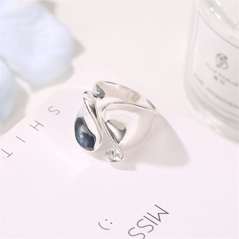 Solid geometry lady ring