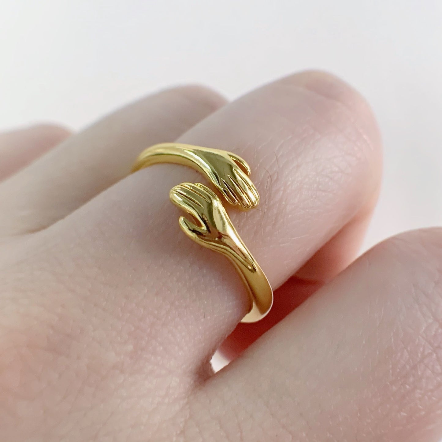 Women's Fashion Simple Three-Hand Embrace Ring